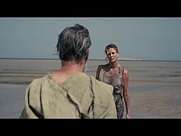 Jihoafrická here�ka Charlize Theron se v Nolanov� Odyssee p�edstavila jako...