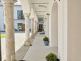 Obytný d�m, chlév a stodola spole�n� vytvá�ejí charakteristický polouzav�ený...