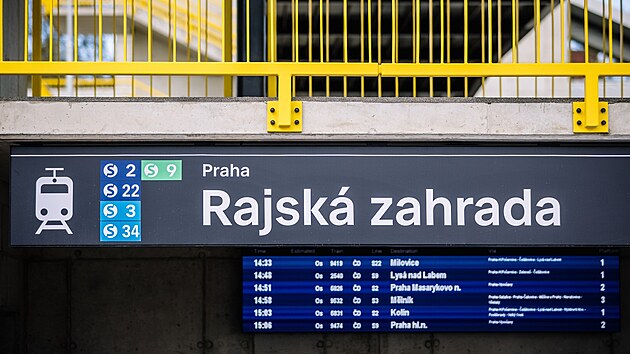 Srážka vlaku s člověkem zastavila vlaky ve východní části Prahy | Česko