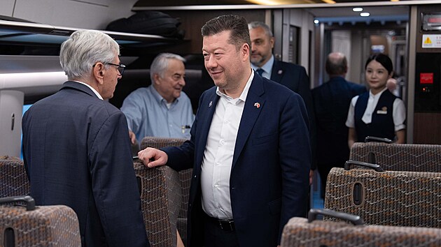 P�edseda Sn�movny Tomio Okamura opustil �anghaj a p�esunul se vysokorychlostn�m vlakem do Chang-�ou. (22. �ervence 2026)