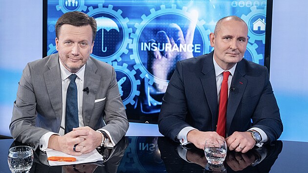 Hosty po�adu iDNES LOUNGE na t�ma �Budoucnost poji�t�n� jsou (zleva) v�konn� �editel �esk� asociace poji��oven Jan Matou�ek a David Vosika z Generali �esk� poji��ovna.