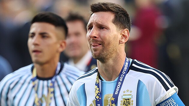 Lione Messi z Argentiny se st��brnou medail� z MS.