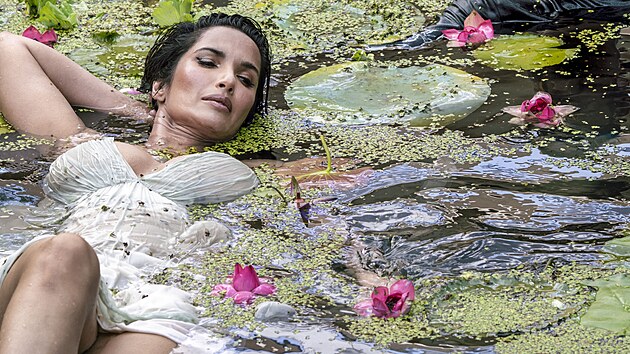 Rovn� americkou modelku a moder�torku Padmu Lakshmi, kter� m� indick� ko�eny � narodila se v �ennai, hlavn�m m�st� indick�ho st�tu T�miln�d.