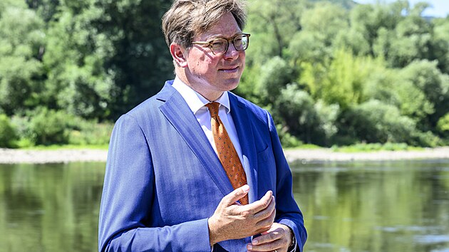 Tiskov� konference k pl�novan�mu zbudov�n� plavebn�ho stupn� D���n na Labi. Sask� ministr �ivotn�ho prost�ed� a zem�d�lstv� Georg-Ludwig von Breitenbuch. (29. �ervence 2026)
