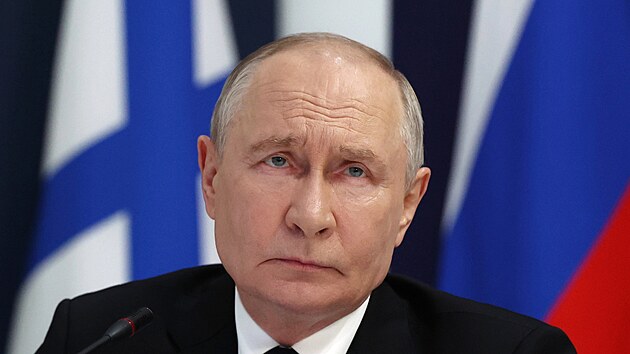 Rusk� prezident Vladimir Putin b�hem setk�n� s n�mo�n�ky u p��le�itosti Dne n�mo�nictva v Petrohradu. (26. �ervence 2026)