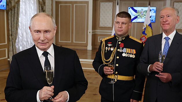Rusk� prezident Vladimir Putin b�hem setk�n� s n�mo�n�ky u p��le�itosti Dne n�mo�nictva v Petrohradu. (26. �ervence 2026)