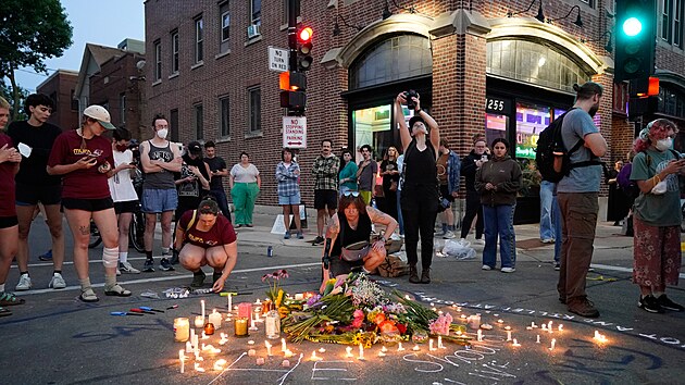 Policista v Madisonu ve st�t� Wisconsin ve st�edu zast�elil mu�e p�i pokusu o zat�en�. Podle m�stn� organizace za pr�va Afroameri�an� byl zast�elen� mu� �ernoch. Ve m�st� vypukly protesty. (22. �ervence 2026)