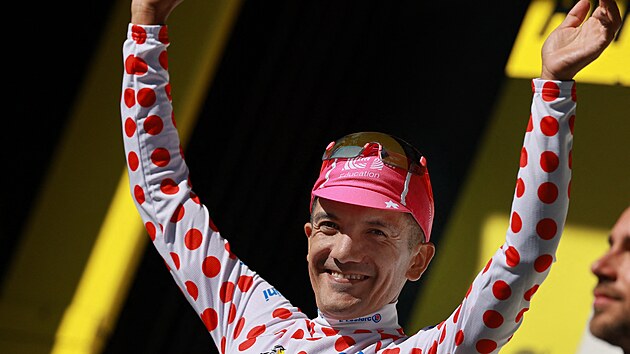 Ekv�dorsk� cyklista Richard Carapaz (EF) slav�! Po 19. etap� Tour de France se p�evl�k� do punt�kat�ho trikotu pro kr�le hor.