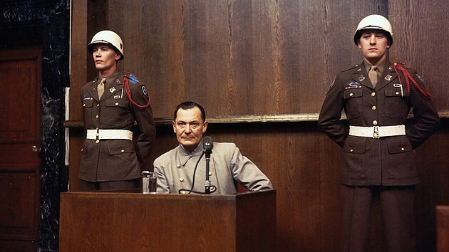 Hermann Göring sedí na sv�decké lavici b�hem Norimberského procesu. Americký...