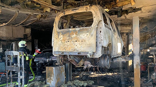 Ve St�elsk�ch Ho�tic�ch na Strakonicku dnes vpodve�er ho�el autoservis. (28. �ervence 2026)