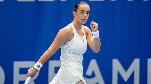 Tereza Valentov� se hecuje v prvn�m kole Prague Open.