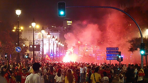 �pan�l� v Madridu slav� v�t�zstv� n�rodn�ho t�mu ve fotbalov�m mistrovstv� sv�ta. (20. �ervence 2026)