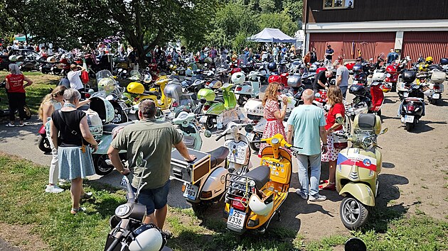 PragoVespa #14 � �trn�ct� ro�n�k srazu p��znivc� legend�rn�ch italsk�ch sk�tr� zna�ky Vespa