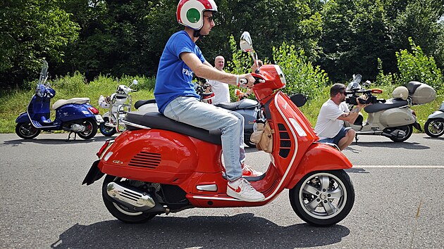 PragoVespa #14 � �trn�ct� ro�n�k srazu p��znivc� legend�rn�ch italsk�ch sk�tr� zna�ky Vespa