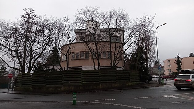 Barrandovsk� stavby nepostr�daj� zaj�mavost.