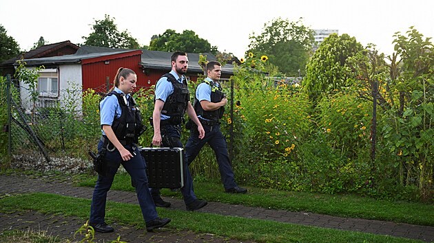 Policie v zahr�dk��sk� kolonii v Berl�n�-Spandau na�la mu�e podez�el�ho ze sobotn�ho �toku na manifestaci na podporu pr�v komunity LGBT+. (26. �ervence 2026)