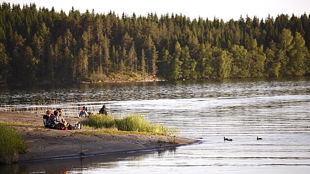 Saimaa je m�lk� jezero (hloubka do 82 metr�) na jihov�chod� Finska. Le�� v nadmo�sk� v��ce 76 metr�. Celkov� rozloha soustavy spojen�ch jezer je 4 377 km², co� ho �ad� na 4. m�sto v Evrop� po rusk�ch jezerech Lado�sk�m, On�sk�m a �v�dsk�m jezeru V�nern.