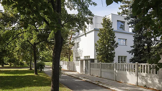 Architekti c�len� pou�ili p�vodn� stavebn� prvky typick� pro danou �tvr� v�etn� plotov�ch tvarovek.