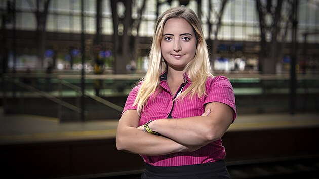 Stevardka RegioJetu Eva Kre�merov� (22. �ervence 2026)