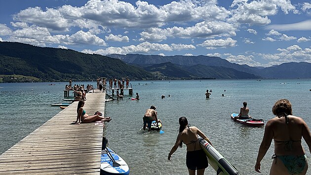 Pro� pr�v� Attersee? Odpov�� je jednoduch�: pr�zra�nost. Podle pr�vodc� jde o jezero s nej�ist�� vodou v regionu.