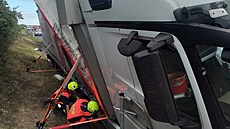 Dopravní nehoda nákladního automobilu na dálnici D8 na Litom��icku