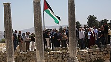 Izrael�tí osadníci pod ochranou armády vtrhli do starobylého m�sta a p�ilehlého...