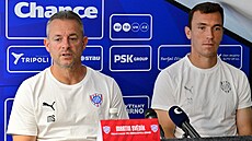 Hlavní trenér Martin Sv�dík a kapitán Jakub Klíma na tiskové konferenci...