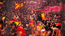 Oslavy �pan�lského titulu fotbalových mistr� sv�ta v ulicích Madridu.