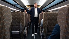 P�edseda Sn�movny Tomio Okamura opustil �anghaj a p�esunul se vysokorychlostním...