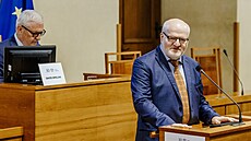 Senát ve�ejn� projednává kandidatury na �lena Rady �eské televize. Na snímku...