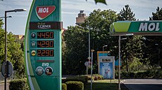 Ceny pohonných hmot na �erpací stanici Mol v pra�ské Ruzyni. (20. �ervence 2026)