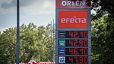 Ceny pohonných hmot na �erpací stanici Orlen na Ankarské ulici v Praze 6. (20....