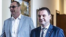 Ministr sportu Boris ��astný a ministr zahrani�í (Petr Macinka p�icházejí na...