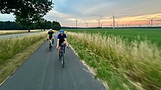 Blí�í se p�lnoc a cíl. Je 32°C. V nohou tém�� 400 km. Jaké to je, kdy� se...