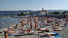 Jedni v tom vidí p�íklad hrubé zaostalosti, tém�� st�edov�ké segregace. Mu�e a...