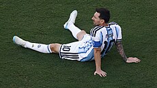 Argentinec Lionel Messi reaguje po záv�re�ném hvizdu finále MS a proh�e se...