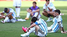 Argentinec Lionel Messi reaguje po záv�re�ném hvizdu finále MS a proh�e se...