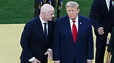 Americký prezident Donald Trump se �éfem FIFA Giannim Infantinem na vyhlá�ení...