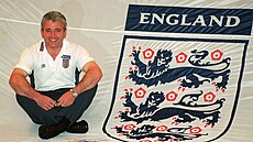 Trenér anglické fotbalové reprezentace Kevin Keegan pózuje v roce 2000.
