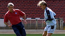 Trenér anglické reprezentace Kevin Keegan se zálo�níkem Davidem Beckhamem.