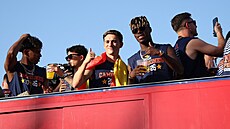 �pan�l�tí fotbalisté projí�d�jí Madridem p�i oslavách titulu mistr� sv�ta.