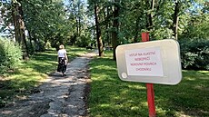 Park u autobusového nádra�í a kaple Panny Marie Sedmibolestné v Pelh�imov�...