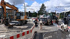 Uzav�ená je v Jihlav� aktuáln� kv�li oprav� silnice i k�i�ovatka u obchodního...