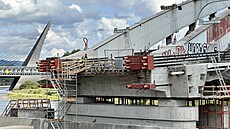 Bene��v most v Ústí nad Labem b�hem opravy. (27. �ervence 2026)