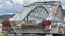 Bene��v most v Ústí nad Labem b�hem opravy. (27. �ervence 2026)