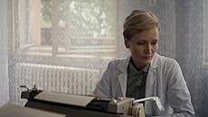 Léka�ka Ingrid (A. Geislerová) ve filmu Pramen