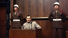 Hermann Göring sedí na sv�decké lavici b�hem Norimberského procesu. Americký...
