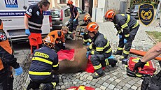 P�i výbuchu vodovodního potrubí se v Krom��í�i zranili dva mu�i. (23. �ervenec...