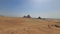 Ra�efova, Cheopsova a Menkaureova pyramida v Gíze