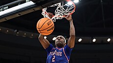 Travis Harper sme�uje v dresu Tennessee State Tigers.